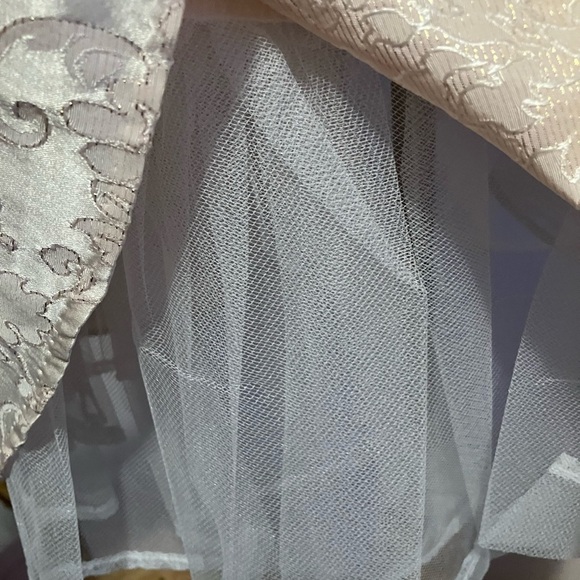 Zum Zum Juniors Formal Dress, Size 7/8 ( Juniors), Peach, Metallic Threading - Picture 8 of 8